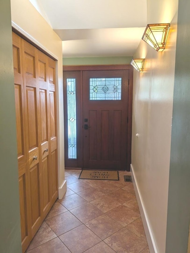 606 S Cedar St, Urbana, IL 61801 - foyer entrance featuring baseboards