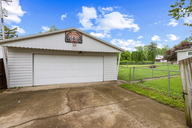 201 E Court St, Paris, IL 61944 - view of detached garage
