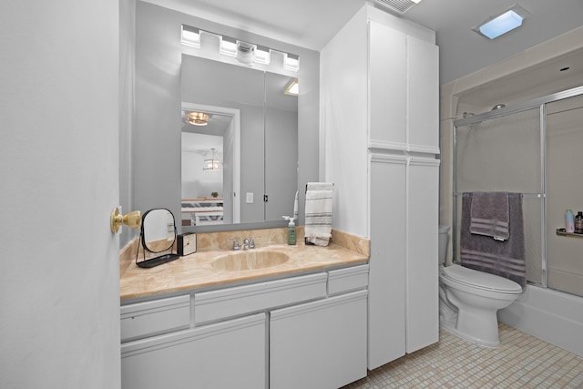 540 Biesterfield Rd Unit 104A, Elk Grove Village, IL 60007 - full bath with vanity, toilet, and enclosed tub / shower combo