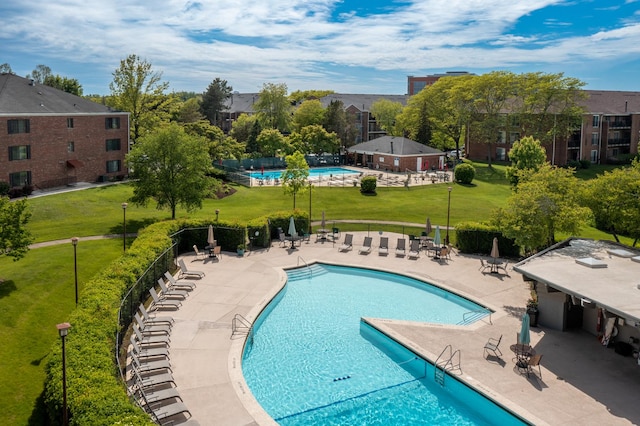 540 Biesterfield Rd Unit 104A, Elk Grove Village, IL 60007 - community pool with a patio