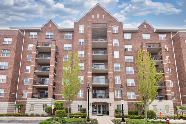 390 W Mahogany Ct Unit 301, Palatine, IL 60067 - view of apartment building / complex