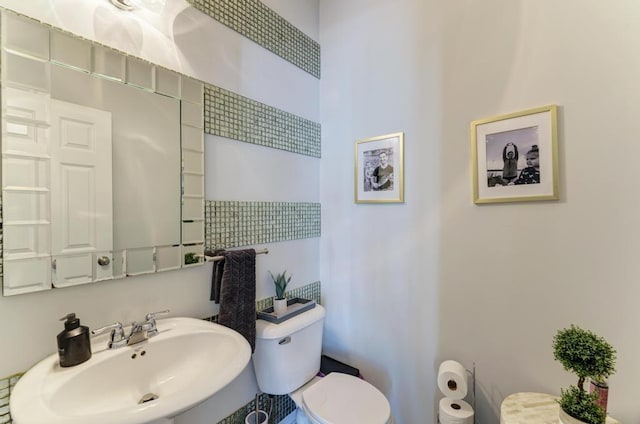 141 Bluegrass Pkwy, Oswego, IL 60543 - half bath featuring a sink and toilet