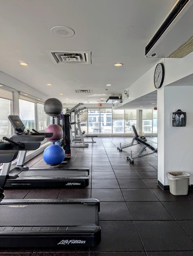 6171 N Sheridan Rd Unit 402, Chicago, IL 60660 - gym with recessed lighting