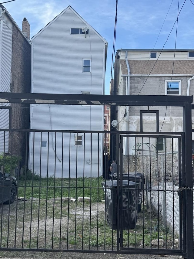 gate featuring fence