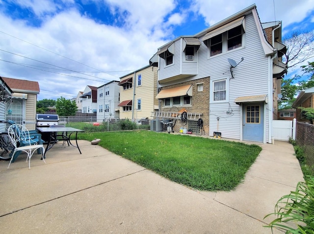 4510 N Menard Ave, Chicago, IL 60630 - back of property with a patio