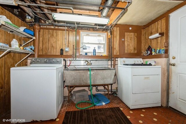 9230 S Saint Louis Ave, Evergreen Park, IL 60805 - laundry room with washing machine and dryer