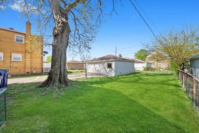 9656 S Utica Ave, Evergreen Park, IL 60805 - view of yard with an outdoor structure and a garage