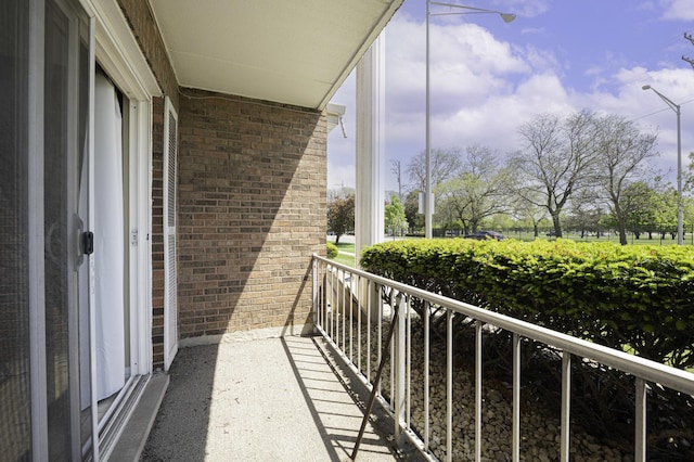 balcony featuring covered porch