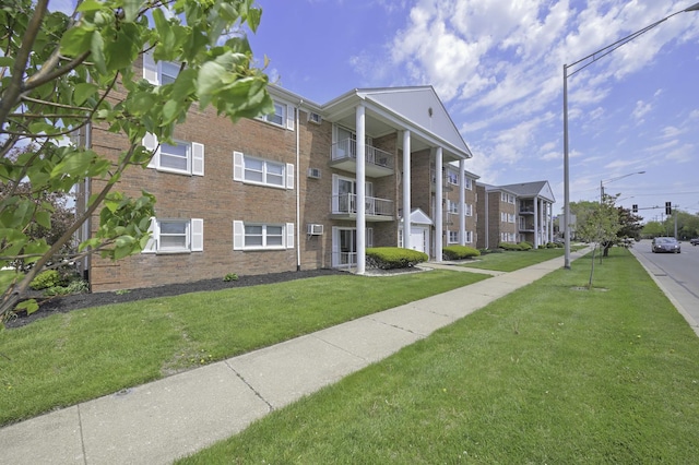 view of building exterior featuring a residential view