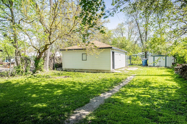 684 S Gordon Ave, Kankakee, IL 60901 - view of yard featuring an outdoor structure and a shed