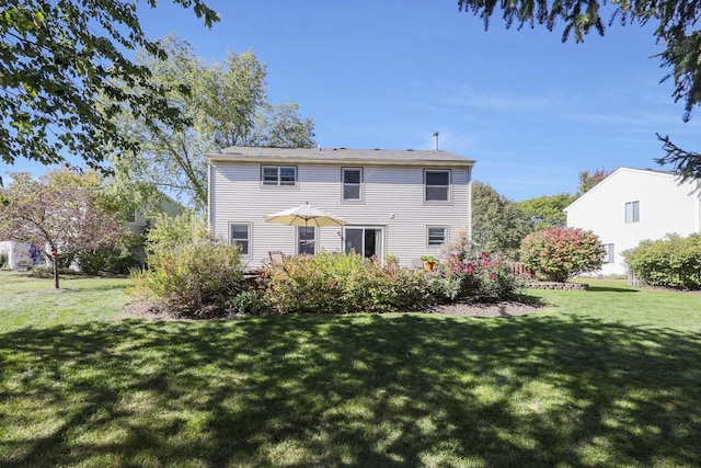 43 Mohawk St, Cary, IL 60013 - back of property featuring a yard