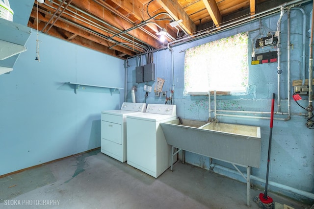 washroom featuring washer and clothes dryer