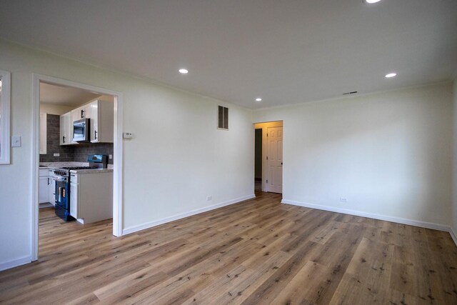 239 Marquette St, Park Forest, IL 60466 - spare room featuring light wood-style floors, recessed lighting, ornamental molding, and baseboards