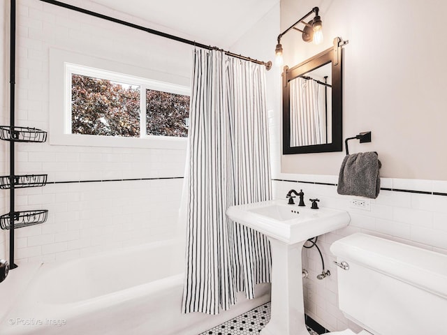 733 S Naperville Rd, Wheaton, IL 60189 - full bath with toilet, shower / bathtub combination with curtain, and tile walls