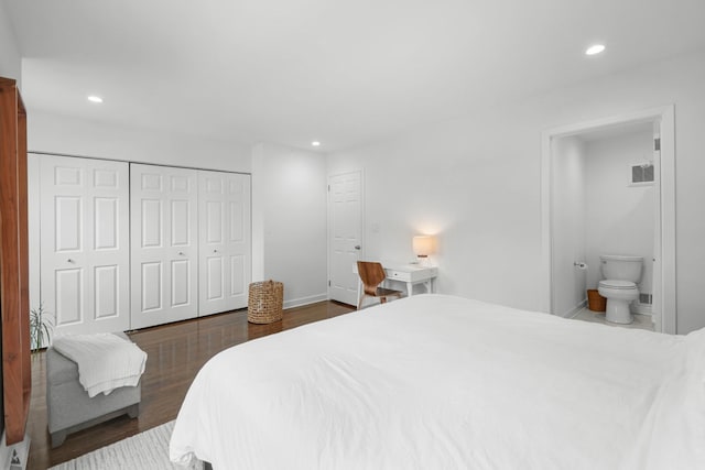 5135 S Kimbark Ave, Chicago, IL 60615 - bedroom featuring recessed lighting, a closet, dark wood-type flooring, baseboards, and ensuite bath