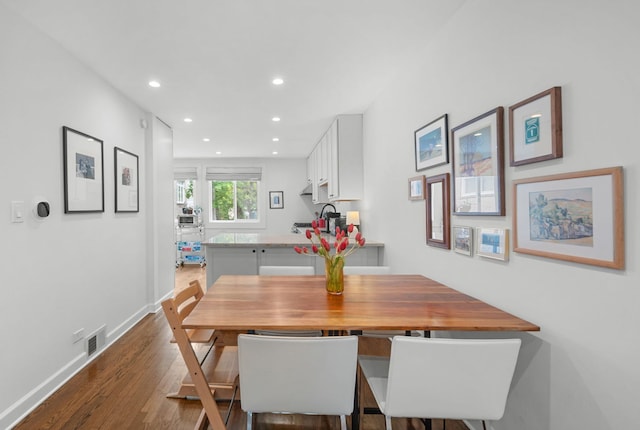 5135 S Kimbark Ave, Chicago, IL 60615 - dining room featuring dark wood finished floors, recessed lighting, and baseboards