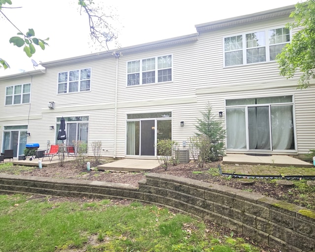 1249 Brookdale Dr Unit 1249, Carpentersville, IL 60110 - back of property featuring a patio