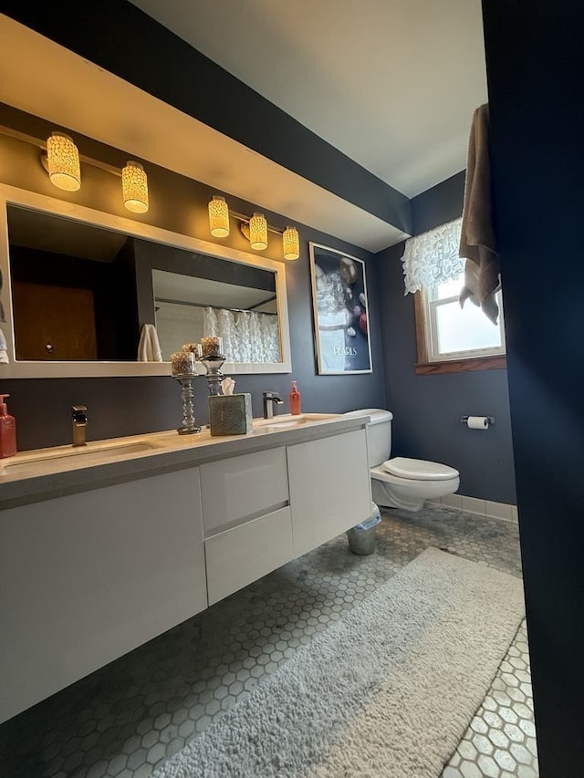 8325 W Maple Ave, Norridge, IL 60706 - bathroom with double vanity, toilet, baseboards, and curtained shower