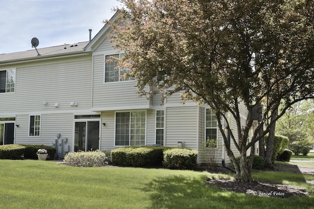 2402 Claremont Ln, Lake In The Hills, IL 60156 - rear view of property with a yard