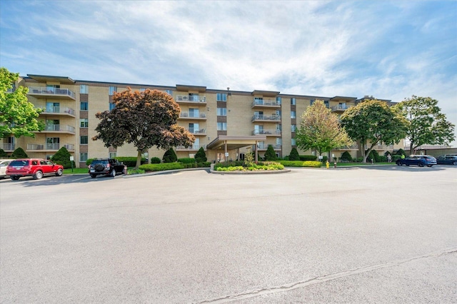 view of apartment building / complex with uncovered parking