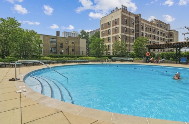 3930 N Pine Grove Ave Unit 1703, Chicago, IL 60613 - view of community pool