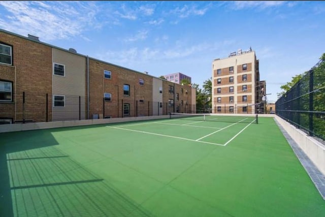 3930 N Pine Grove Ave Unit 1703, Chicago, IL 60613 - view of tennis court with fence