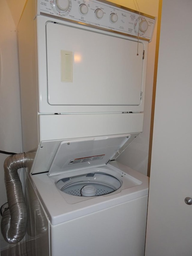512 N Mcclurg Ct Unit 4904, Chicago, IL 60611 - laundry room with estacked washer and dryer