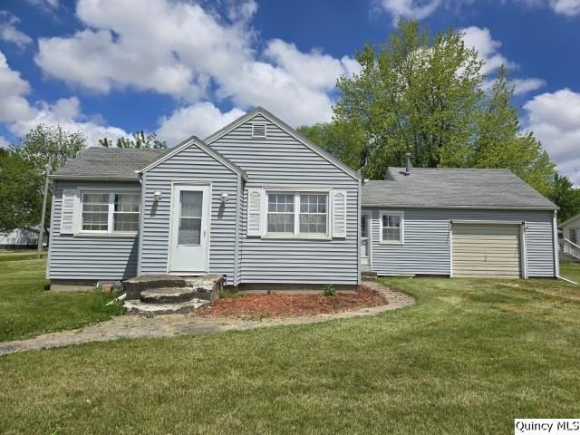 301 N St, Augusta, IL 62311 - view of front facade with a front lawn