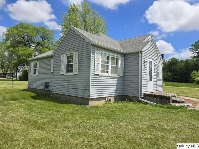 301 N St, Augusta, IL 62311 - view of side of home featuring a lawn and roof with shingles