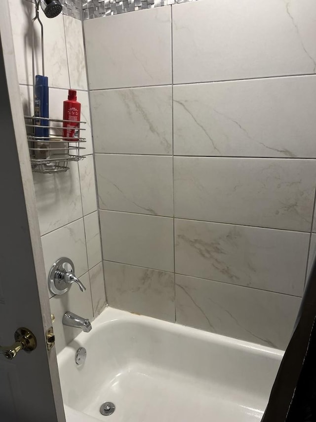 18650 Golfview Dr, Hazel Crest, IL 60429 - full bath featuring shower / bath combination with curtain