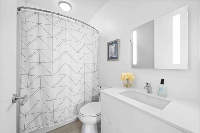 824 Humboldt Ave, Winnetka, IL 60093 - full bath with toilet, vanity, and curtained shower