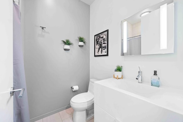 824 Humboldt Ave, Winnetka, IL 60093 - full bathroom featuring toilet, vanity, tile patterned floors, and a shower with curtain
