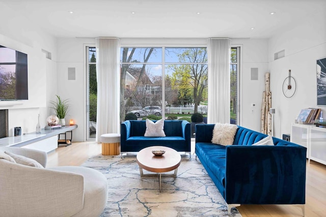 824 Humboldt Ave, Winnetka, IL 60093 - living room featuring wood finished floors and recessed lighting