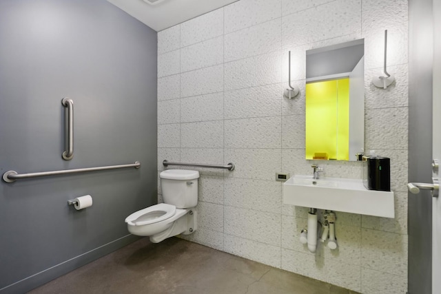 1327 W Washington Blvd Unit 5G-H, Chicago, IL 60607 - bathroom with toilet, concrete flooring, and a sink