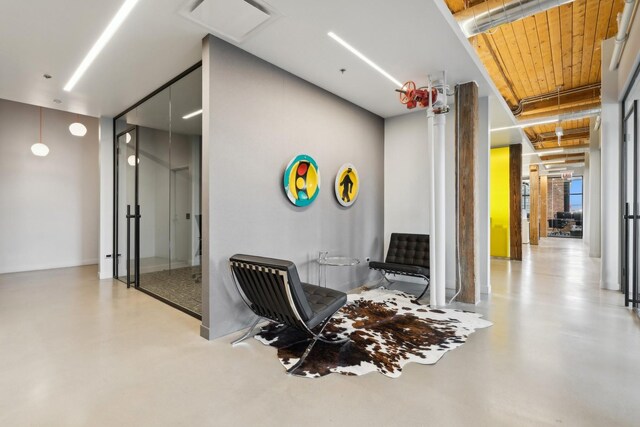 1327 W Washington Blvd Unit 5G-H, Chicago, IL 60607 - sitting room with concrete flooring