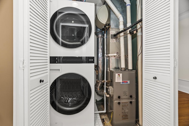 240 Lee St Unit 3, Evanston, IL 60202 - laundry area with stacked washer / drying machine