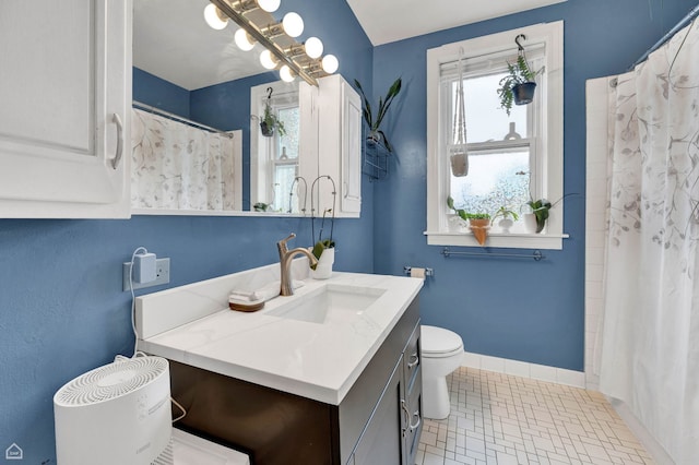 2703 W Estes Ave Unit 3, Chicago, IL 60645 - full bathroom featuring vanity, toilet, baseboards, and a shower with curtain