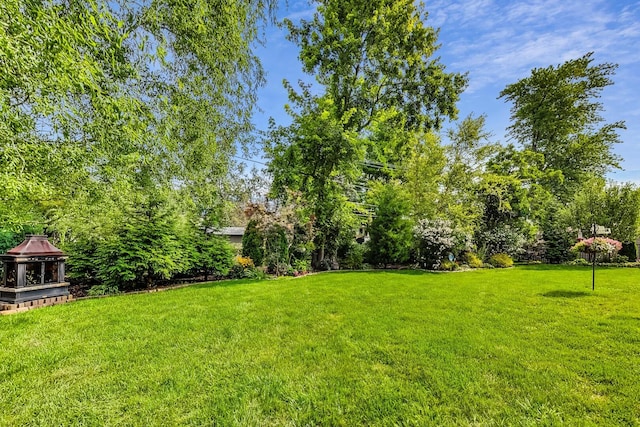 view of grassy yard featuring a gazebo
