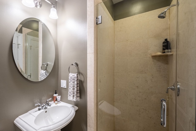 853 W Buckingham Pl Unit 4, Chicago, IL 60657 - bathroom with a shower stall and a sink