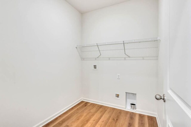 2611 Harnish Dr, Algonquin, IL 60102 - laundry room featuring washer hookup, baseboards, and light wood-type flooring