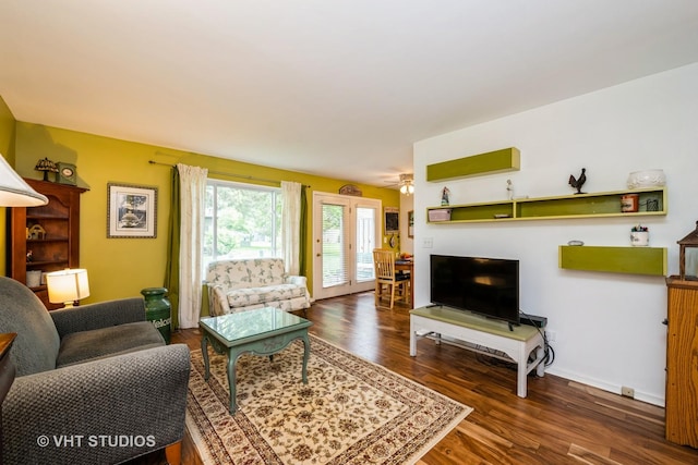 220 Wethington Dr Unit B, Wauconda, IL 60084 - living room featuring wood finished floors and baseboards