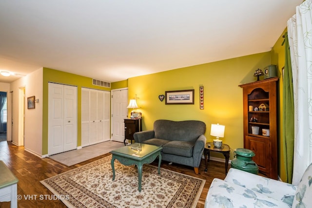 220 Wethington Dr Unit B, Wauconda, IL 60084 - living area with wood finished floors and baseboards