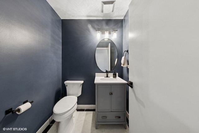 1717 S Prairie Ave Unit 1902, Chicago, IL 60616 - bathroom featuring toilet, baseboards, and vanity