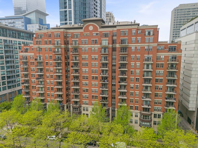 view of apartment building / complex