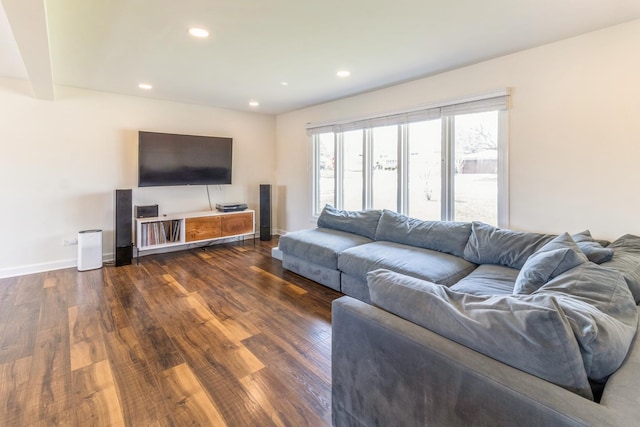 living area with dark wood-style flooring, recessed lighting, and baseboards