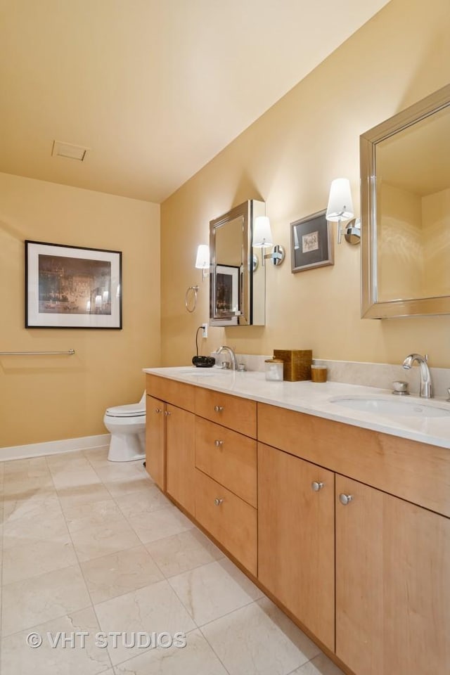 250 E Pearson St Unit 2006, Chicago, IL 60611 - bathroom with double vanity, baseboards, and toilet