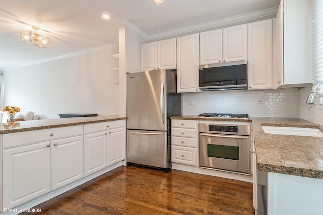 1835 W Oakdale Ave Unit E, Chicago, IL 60657 - kitchen featuring stainless steel appliances, a sink, ornamental molding, white cabinets, and tasteful backsplash