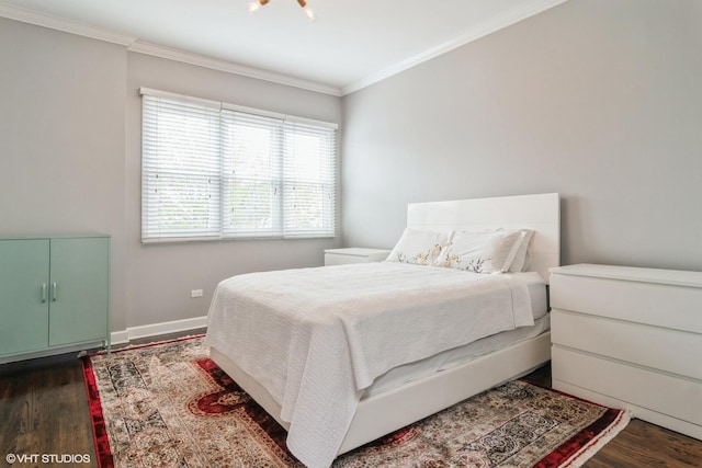 1835 W Oakdale Ave Unit E, Chicago, IL 60657 - bedroom with wood finished floors, ornamental molding, and baseboards