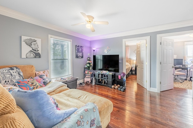 living area with wood-type flooring, ceiling fan, crown molding, a desk, and baseboards