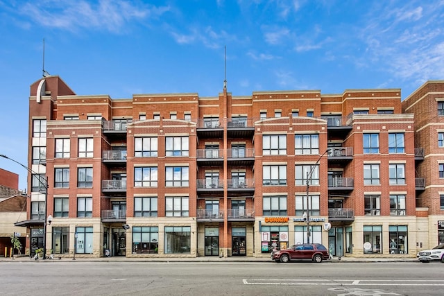 view of apartment building / complex